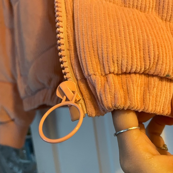 Small Guess pink puffer jacket - Picture 3 of 6